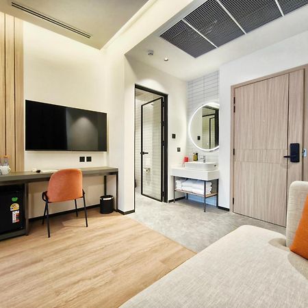 Отель Citichic Sukhumvit 13 By Compass Hospitality - Newly Renovated Бангкок Экстерьер фото