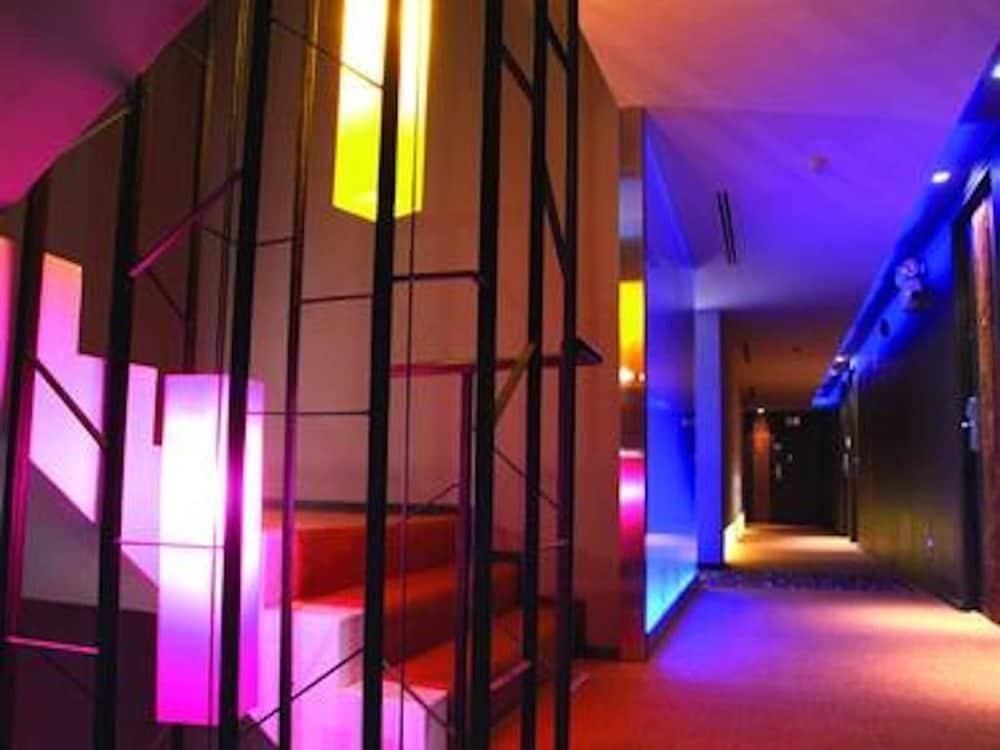 Отель Citichic Sukhumvit 13 By Compass Hospitality - Newly Renovated Бангкок Экстерьер фото