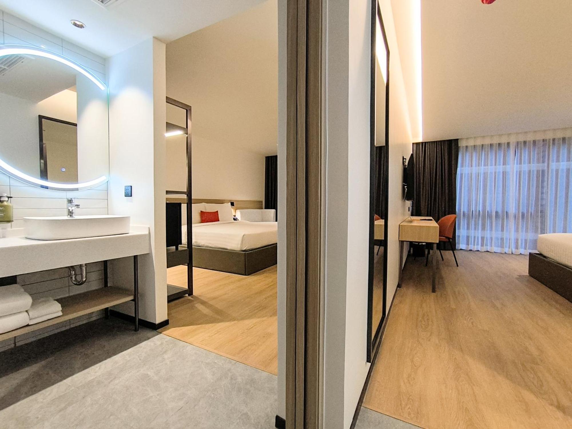 Отель Citichic Sukhumvit 13 By Compass Hospitality - Newly Renovated Бангкок Экстерьер фото