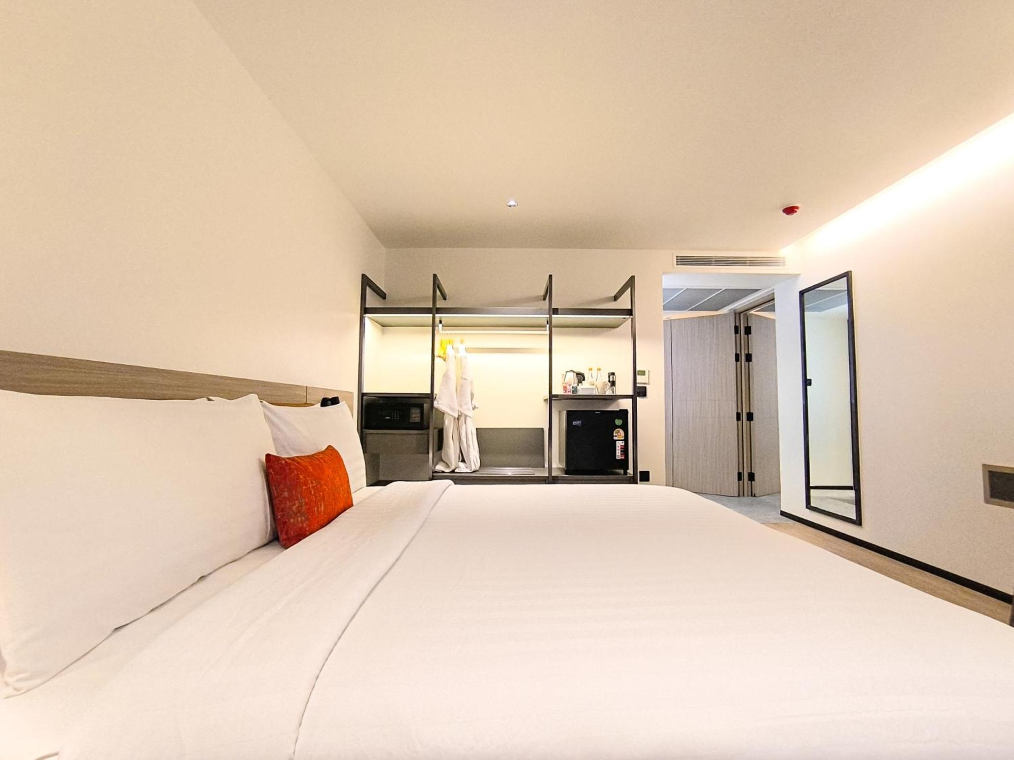 Отель Citichic Sukhumvit 13 By Compass Hospitality - Newly Renovated Бангкок Экстерьер фото