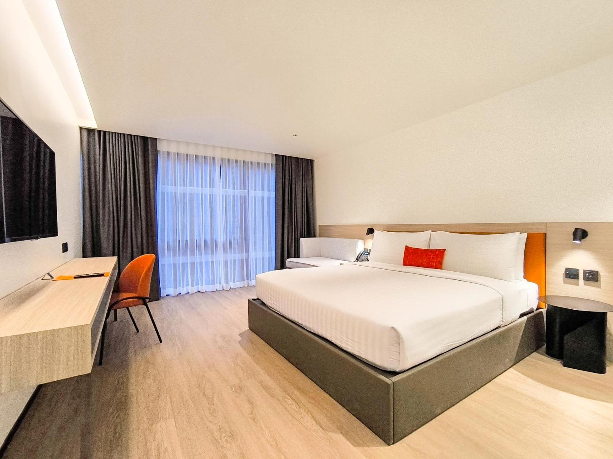 Отель Citichic Sukhumvit 13 By Compass Hospitality - Newly Renovated Бангкок Экстерьер фото