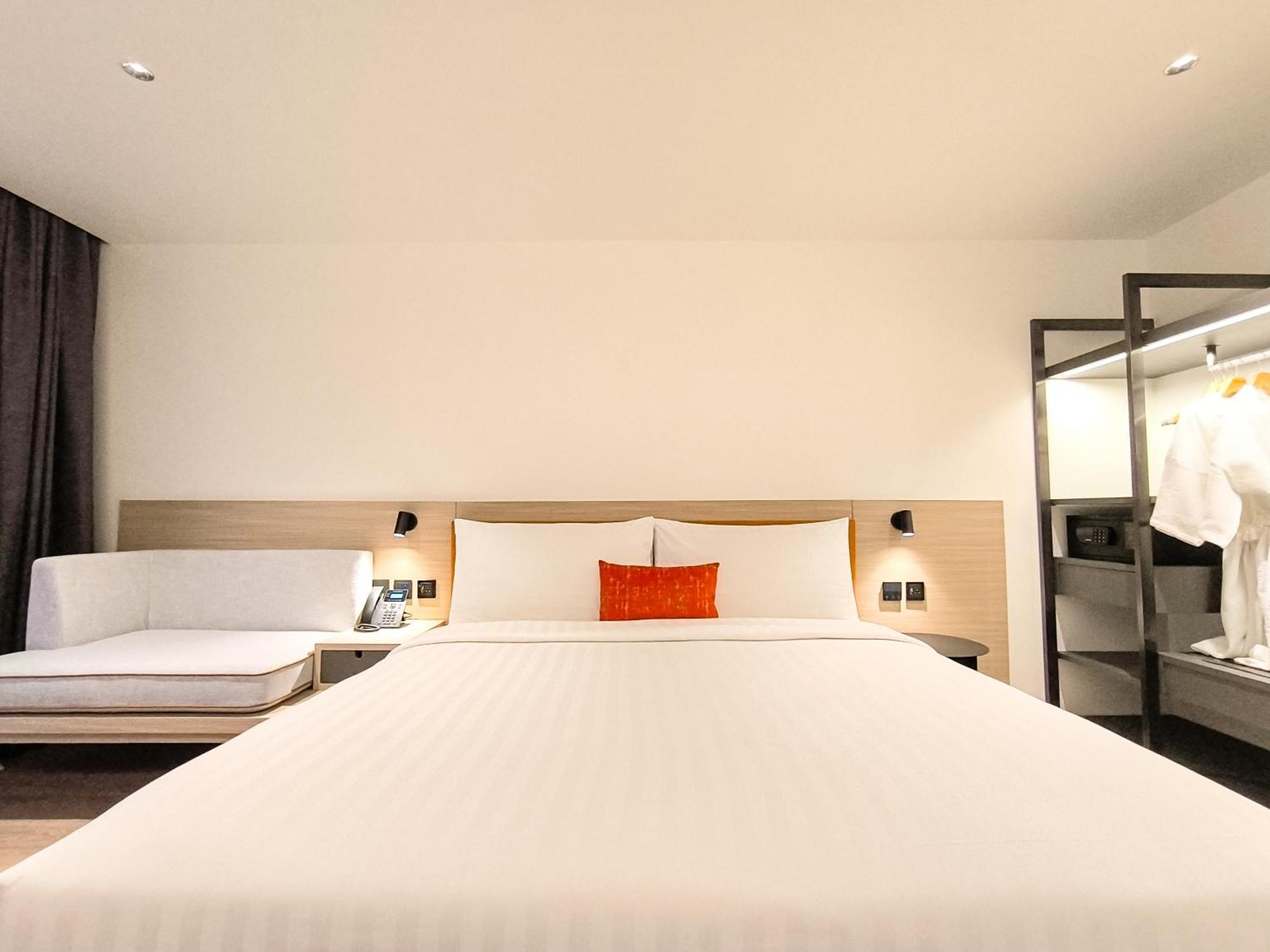Отель Citichic Sukhumvit 13 By Compass Hospitality - Newly Renovated Бангкок Экстерьер фото