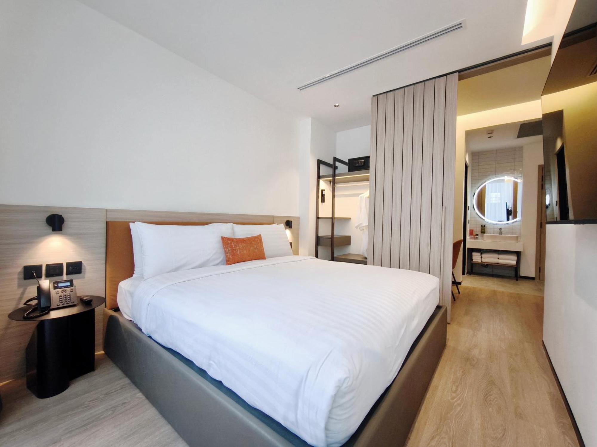 Отель Citichic Sukhumvit 13 By Compass Hospitality - Newly Renovated Бангкок Экстерьер фото