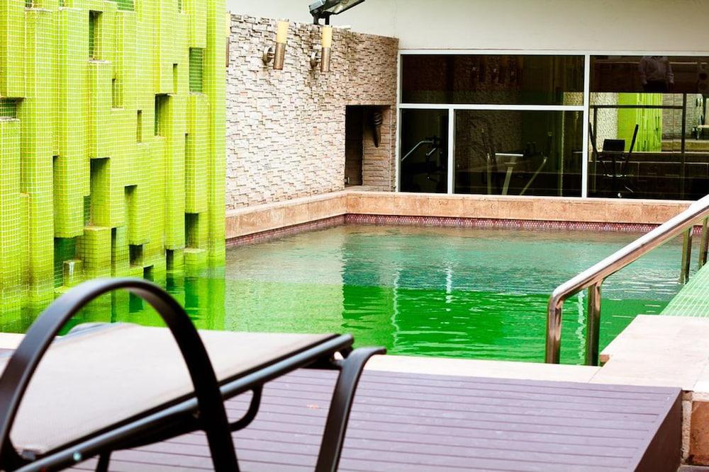 Отель Citichic Sukhumvit 13 By Compass Hospitality - Newly Renovated Бангкок Экстерьер фото